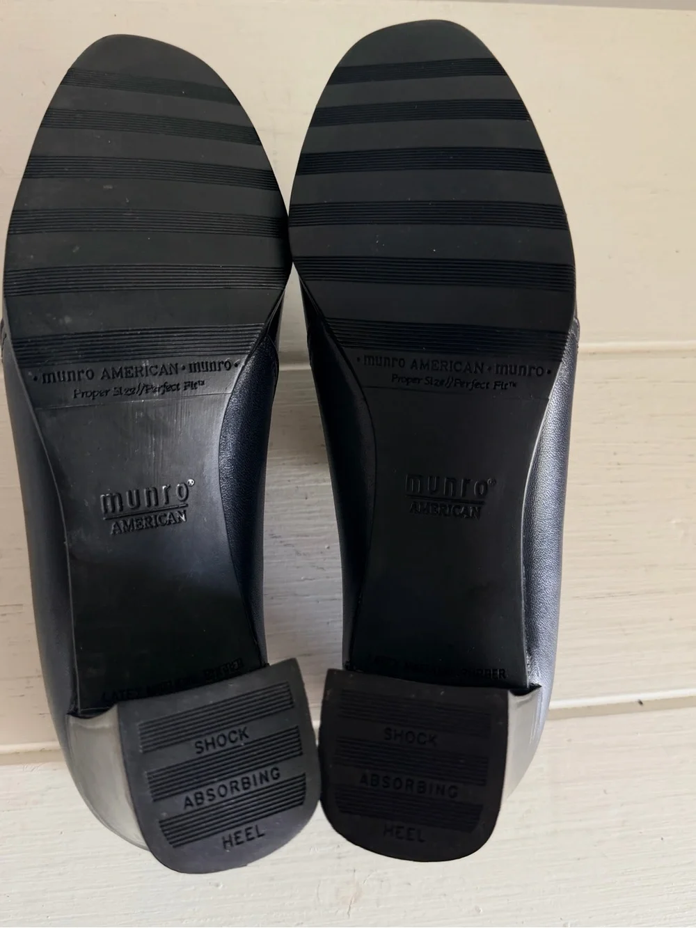 Munro American Annee Navy Blue Leather Square Toe Block Heel Pumps 5.5 LIKE NEW